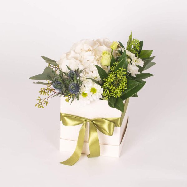 Aranjament in cutie cu hortensia, crizantema si lisianthus