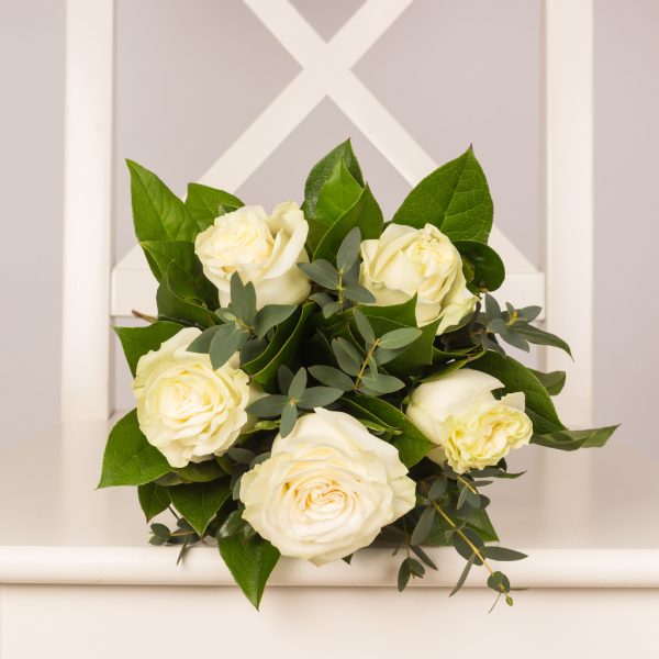 Buchet cu 5 trandafiri albi